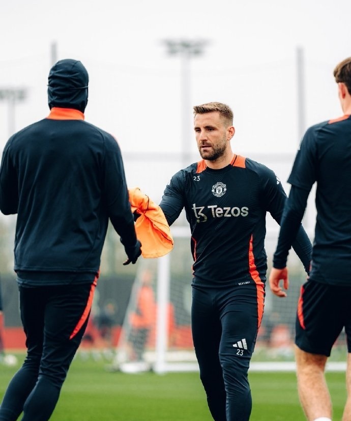 爱游戏入口-曼联前锋伤愈复出，重返首发阵容