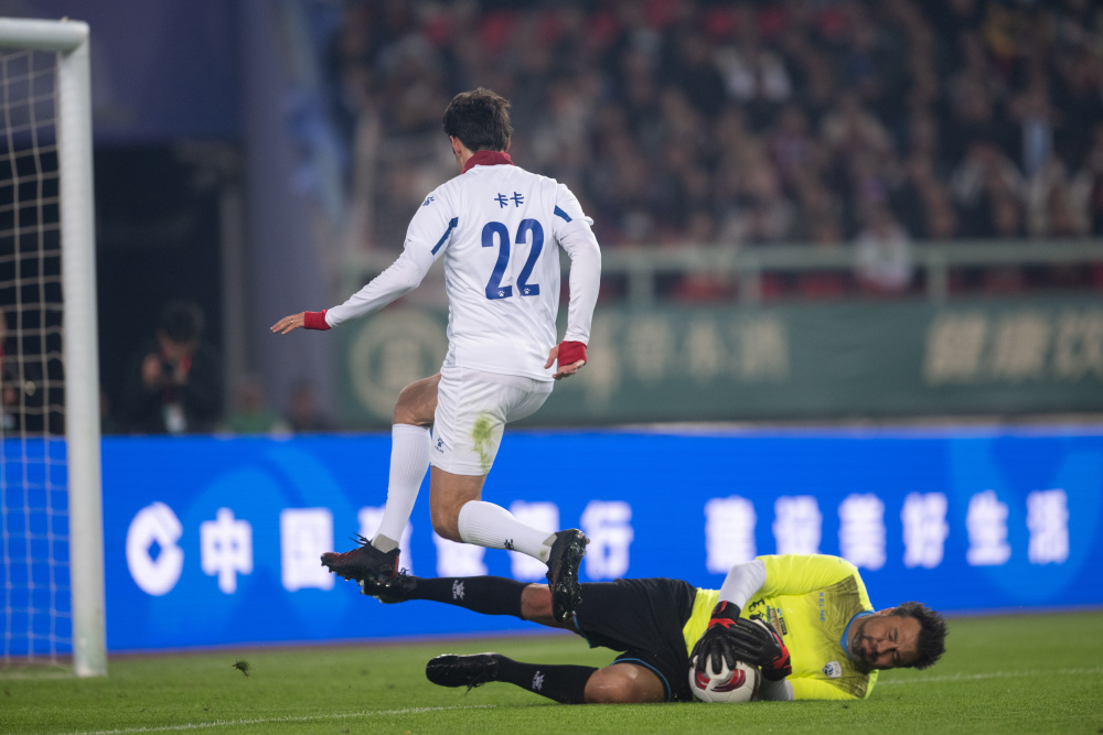 足球巨星因伤将缺席接下来的几场比赛 足球巨星因伤将缺席接下来的几场比赛