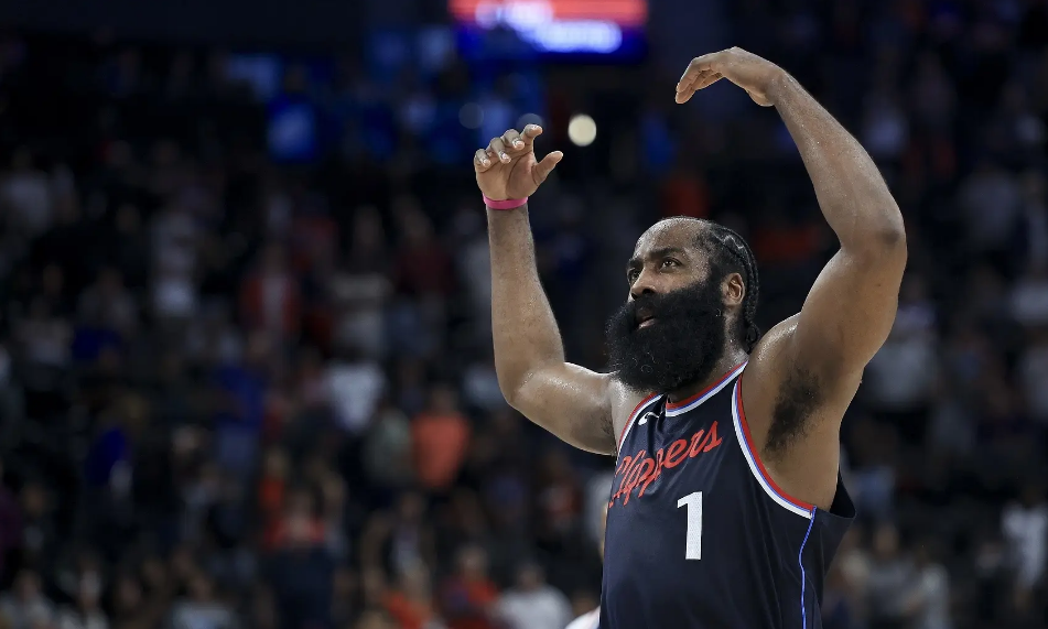 开拓者客场逆转马刺,实现惊险胜利的简单介绍 开拓者客场逆转马刺,实现惊险胜利的简单介绍