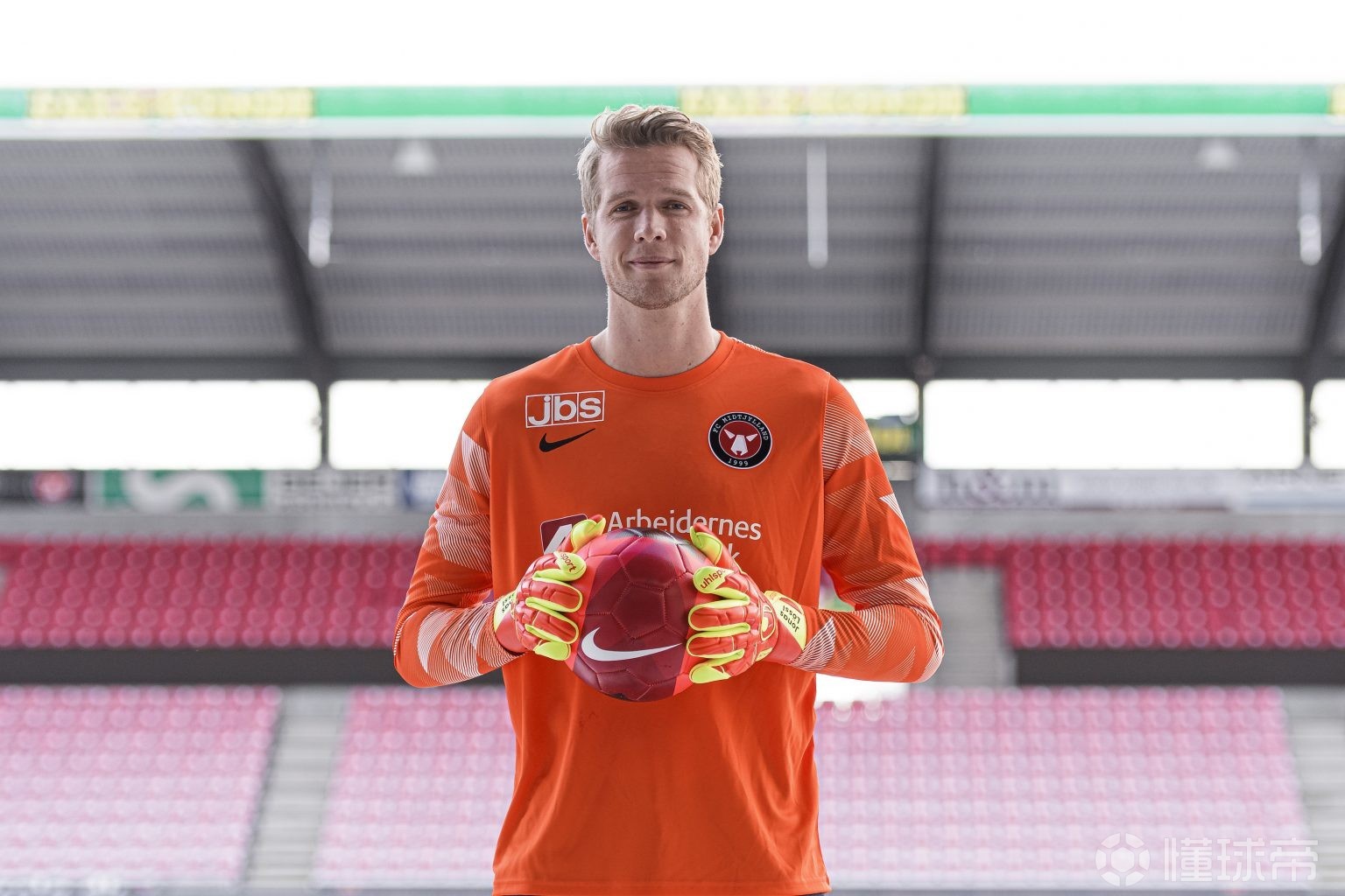 爱游戏体育-甘冈门将神勇，帮助球队战平对手