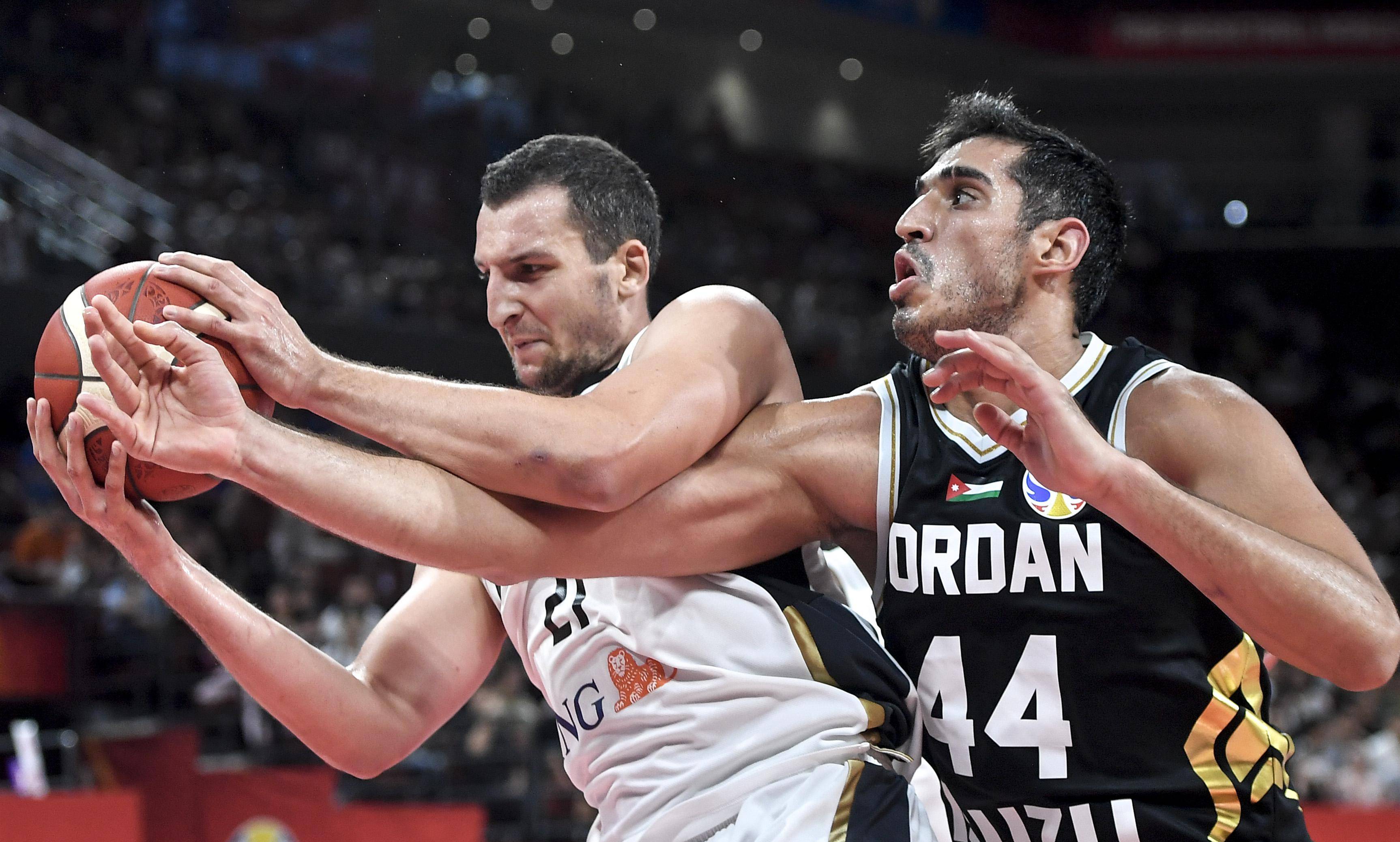 包含萨索洛输球球迷失望球队需在下轮提振士气的词条