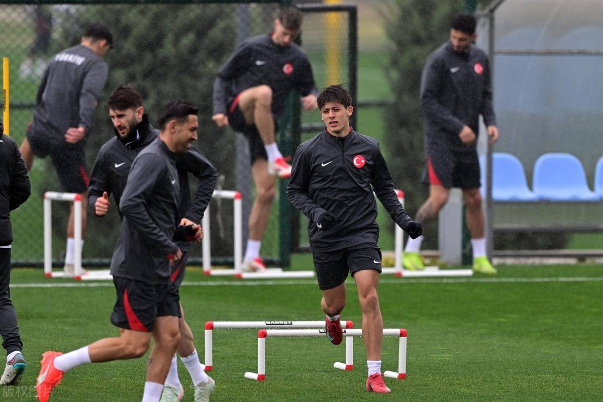 爱游戏官网-包含匈牙利队在欧国联比赛中遭遇困境的词条