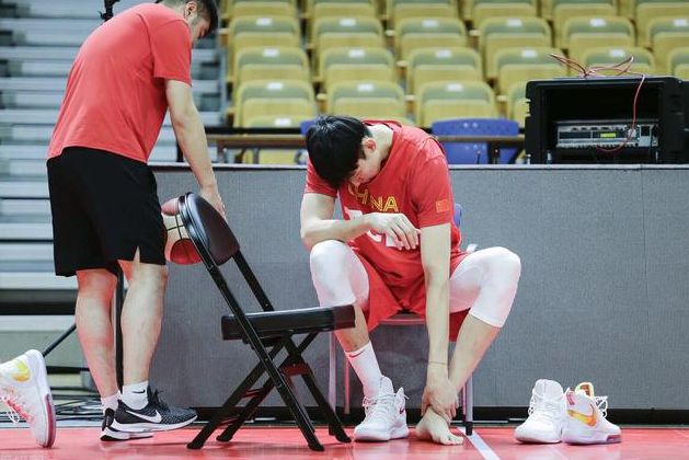 爱游戏娱乐-包含雄鹿队主力受伤，球队战绩急转直下的词条