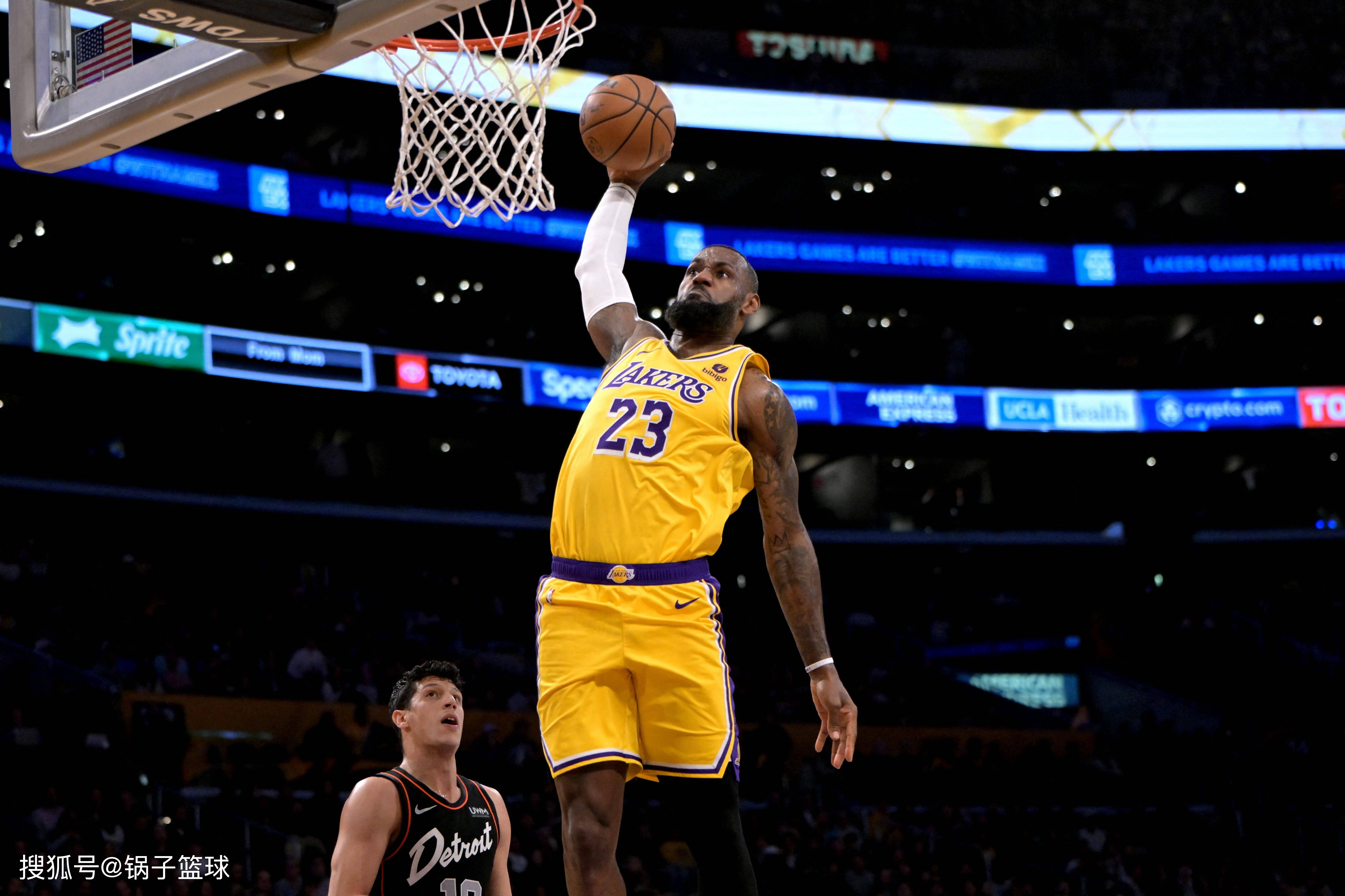 美国NBA球员代表在赛场上耀眼 美国NBA球员代表在赛场上耀眼