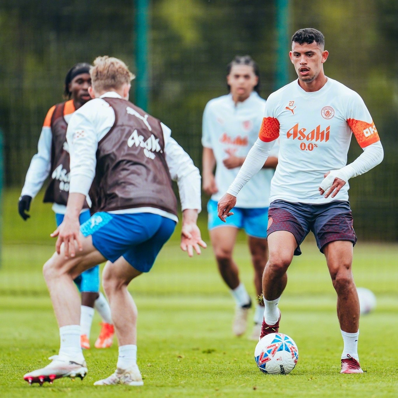 包含捷列瓦对阵马尔默，双方展开对决的词条