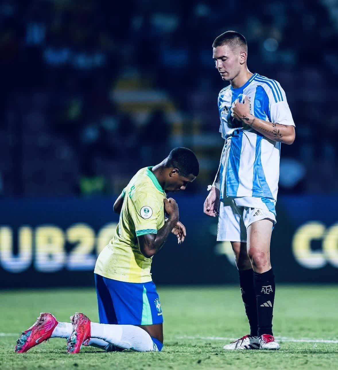 包含南美杯赛身影悄然现:巴西队成功夺冠的词条 包含南美杯赛身影悄然现:巴西队成功夺冠的词条