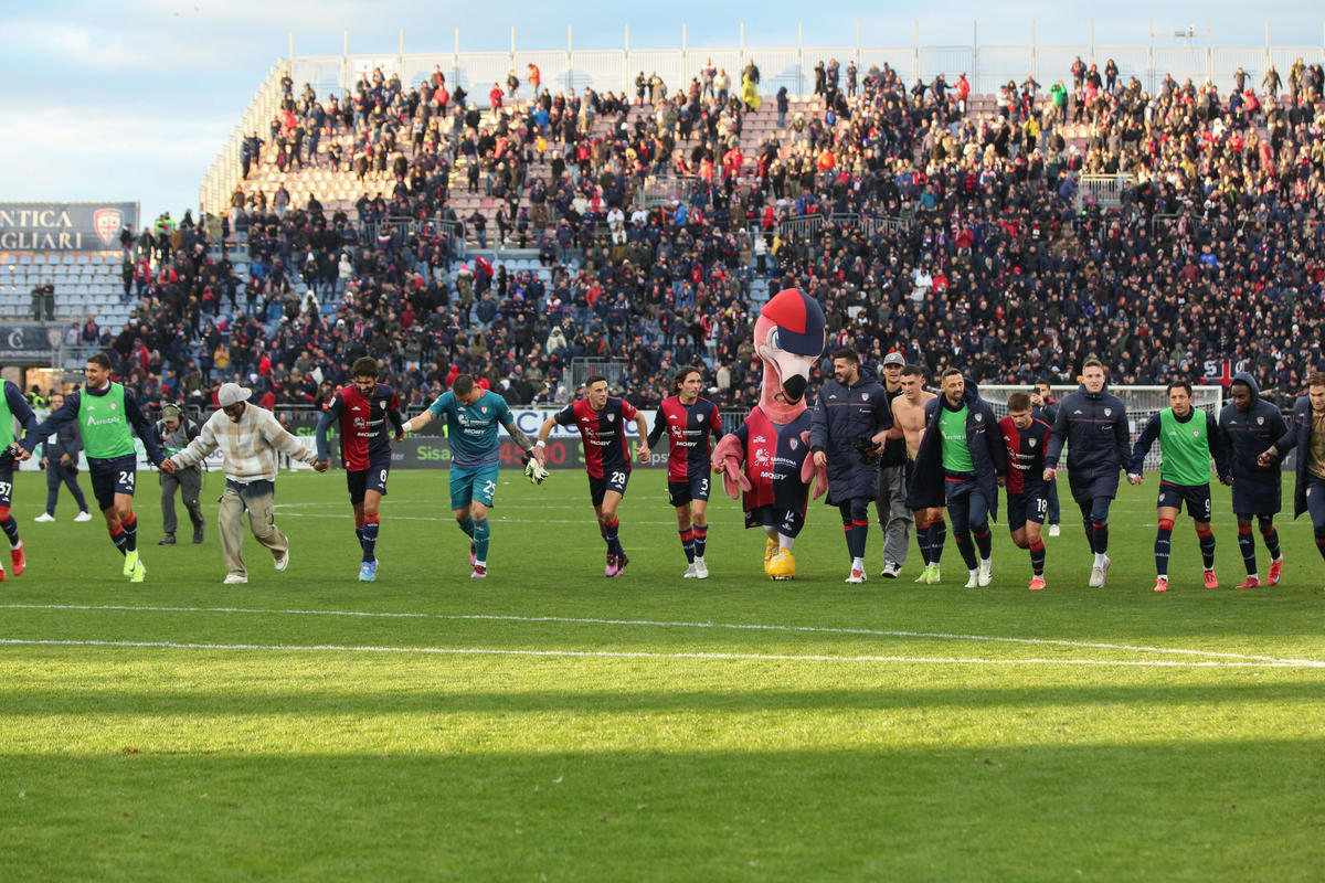 本周比赛获胜球队赛后庆祝，场面火爆的简单介绍