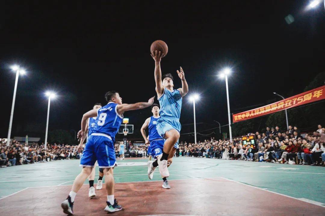 包含顶级球员尽展身手,激动人心的篮球比赛引爆现场的词条 包含顶级球员尽展身手,激动人心的篮球比赛引爆现场的词条