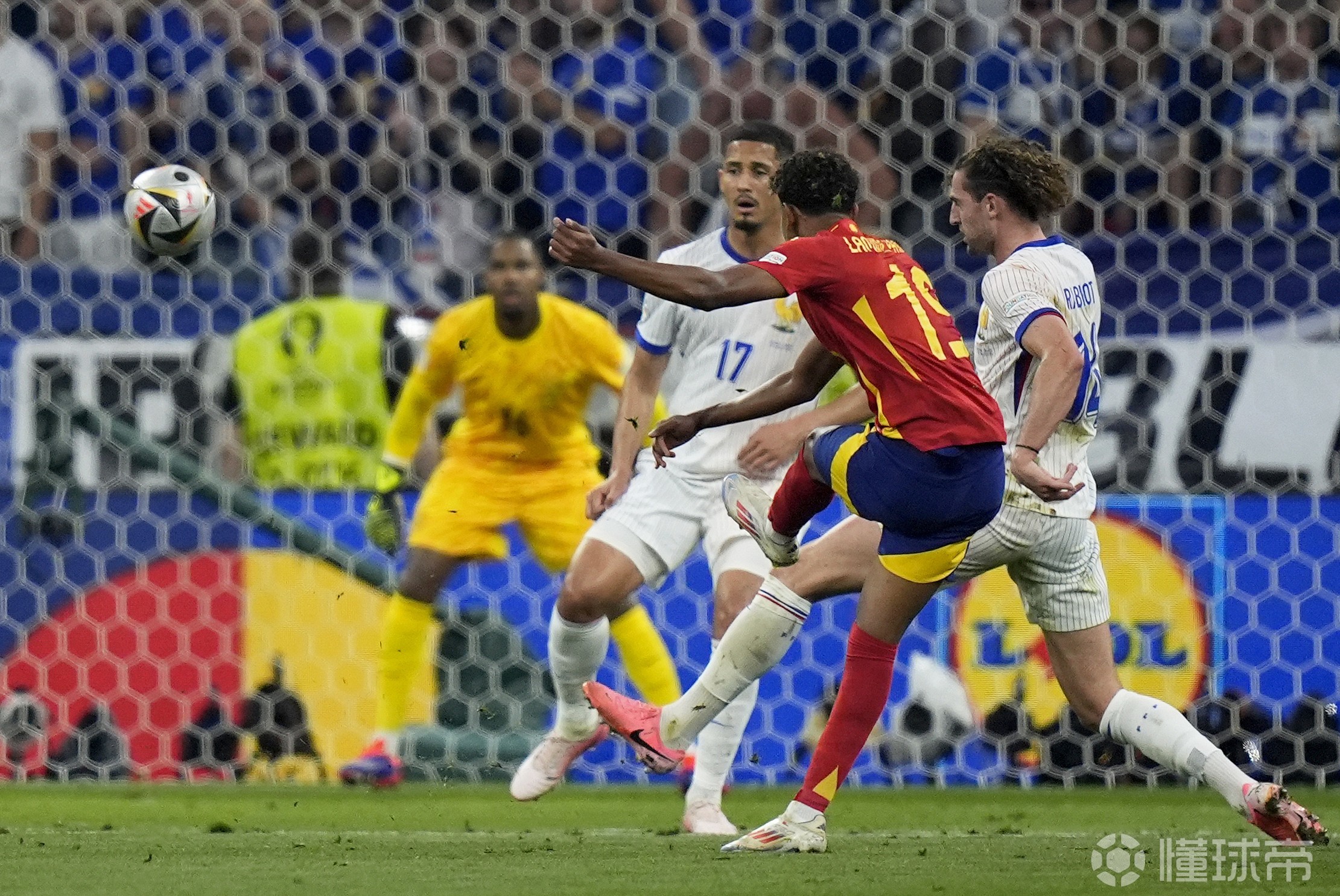 包含亚眠客场不敌对手，法国联赛排名下滑的词条