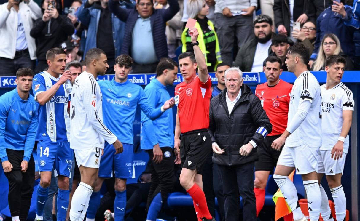 阿拉维斯客场击败对手,跻身前三 阿拉维斯客场击败对手,跻身前三