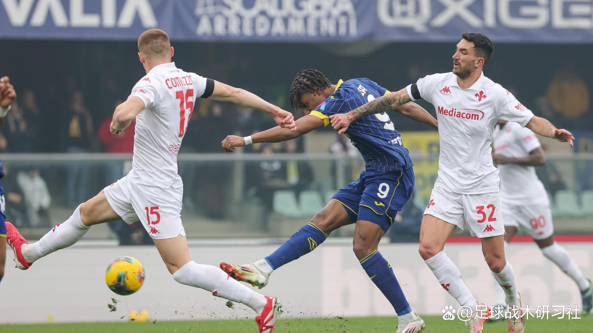 佛罗伦萨前锋连入两球,助球队轻松击败对手 佛罗伦萨前锋连入两球,助球队轻松击败对手