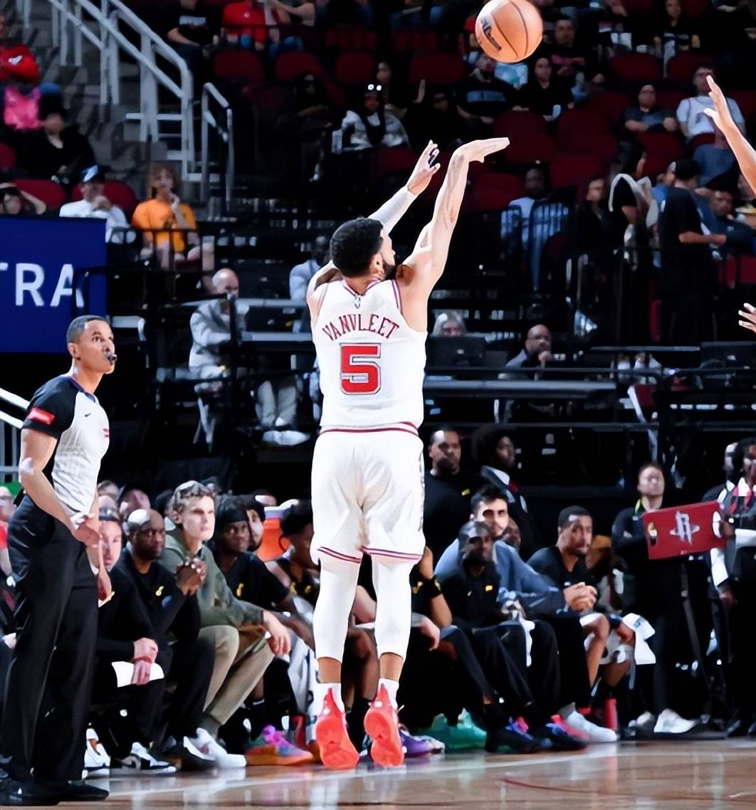 火箭力擒灰熊，沃尔贡献全场最高次助攻的简单介绍