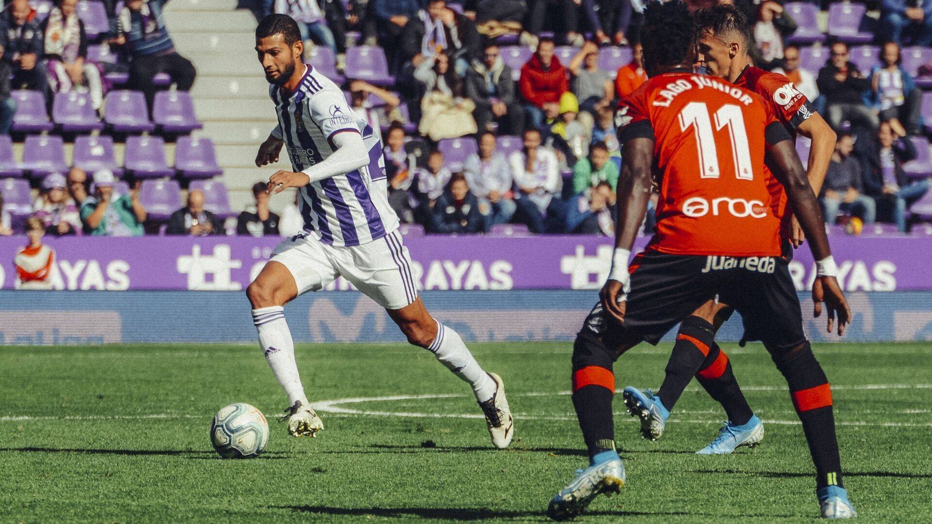 爱游戏体育-拉斯帕尔马球场失利，困难重重