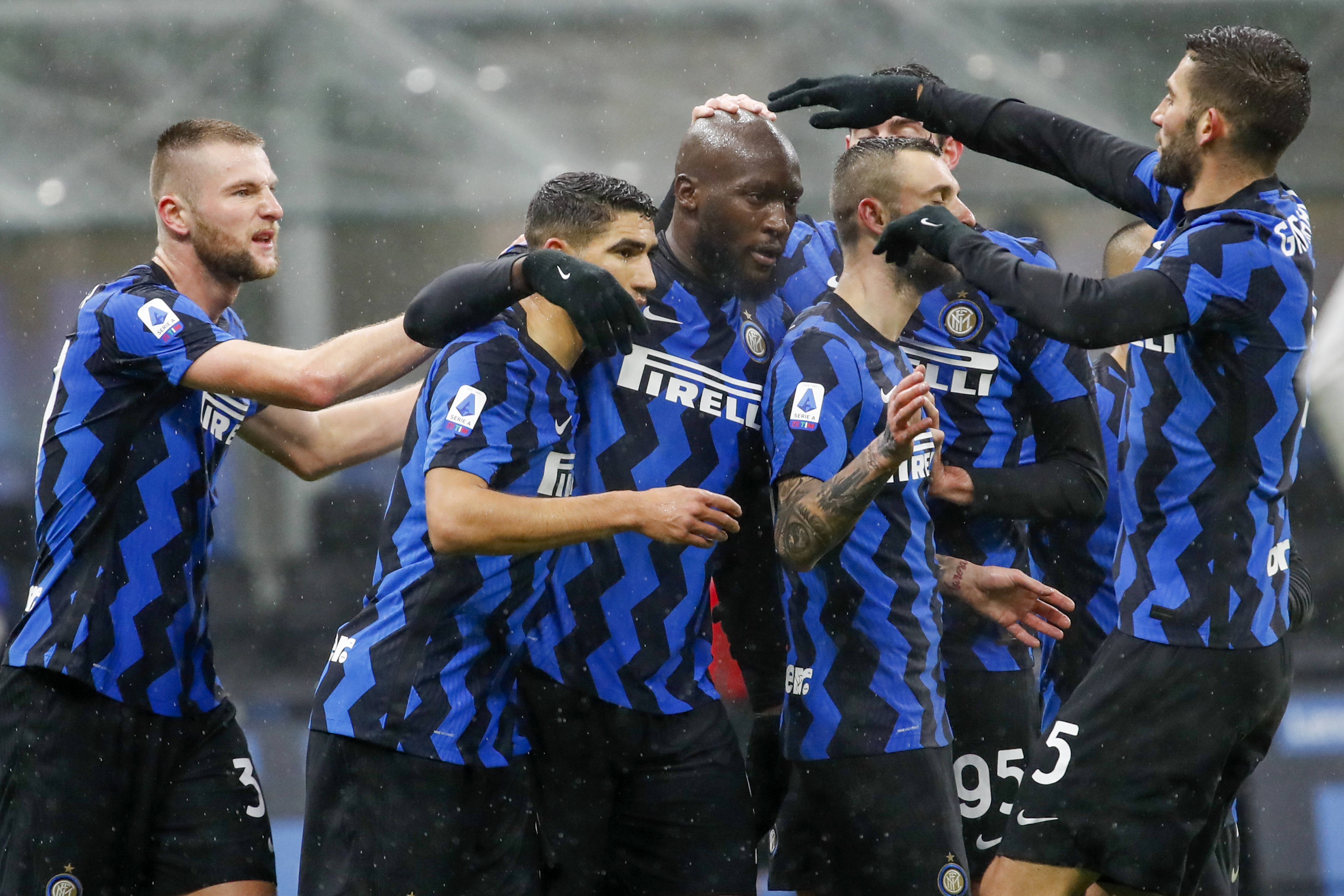 包含马洛卡在比赛中发挥出色，稳操胜券的词条