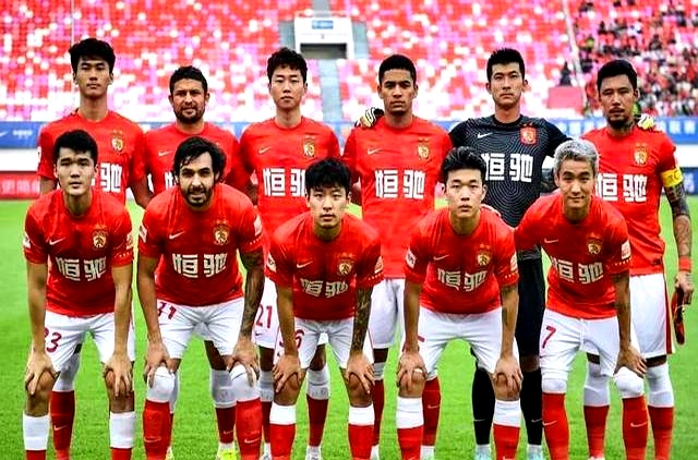 爱游戏在线-包含足球场上惊现“黑马”球队，实力逐渐崭露头角的词条