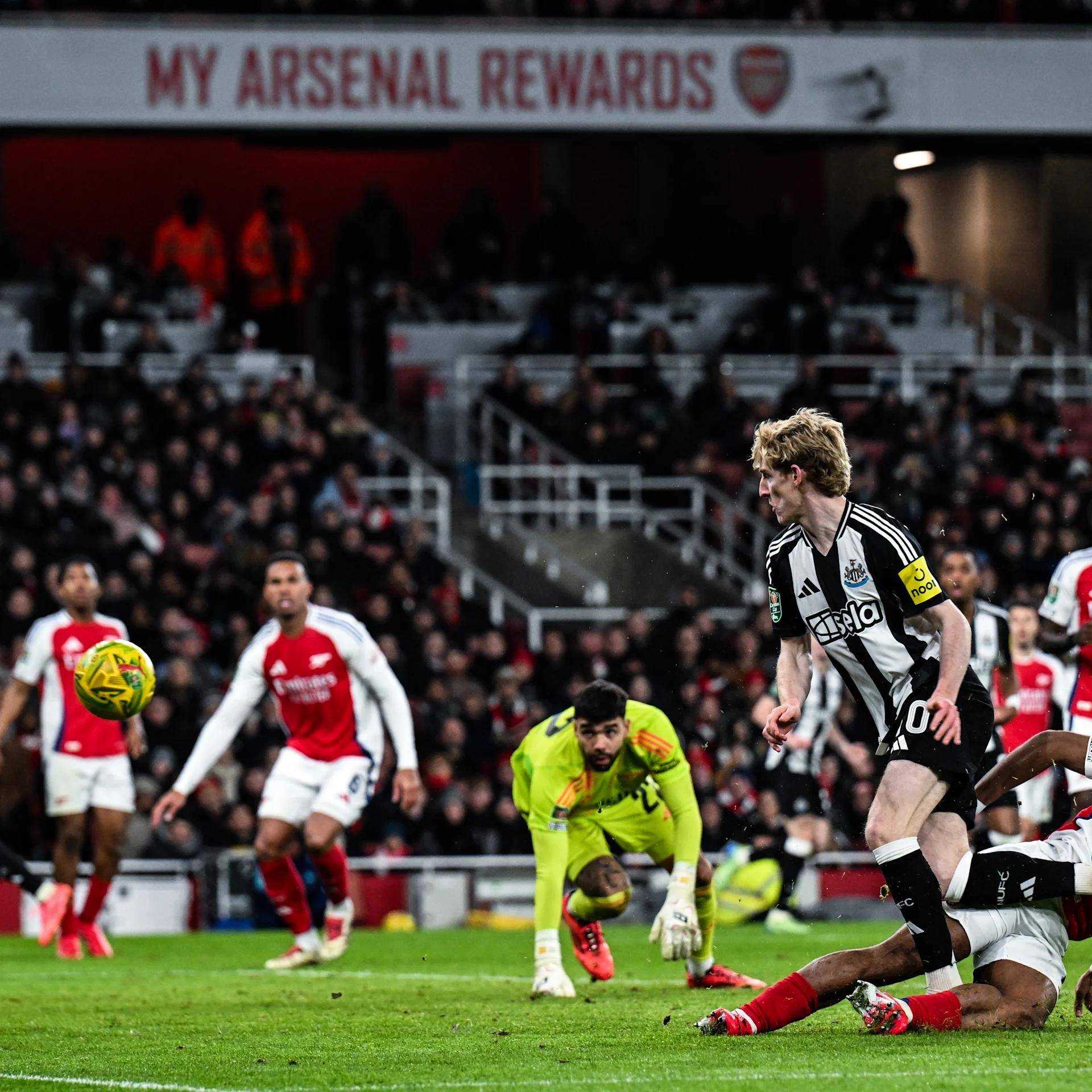 包含纽卡斯尔主场逼平阿森纳，保级希望渺茫的词条