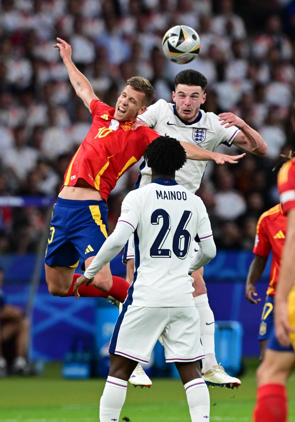 英格兰队晋级至欧洲杯决赛,与捷克队争夺冠军 英格兰队晋级至欧洲杯决赛,与捷克队争夺冠军