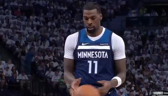 勇士遭遇挑战，不敌森林狼遗憾失利