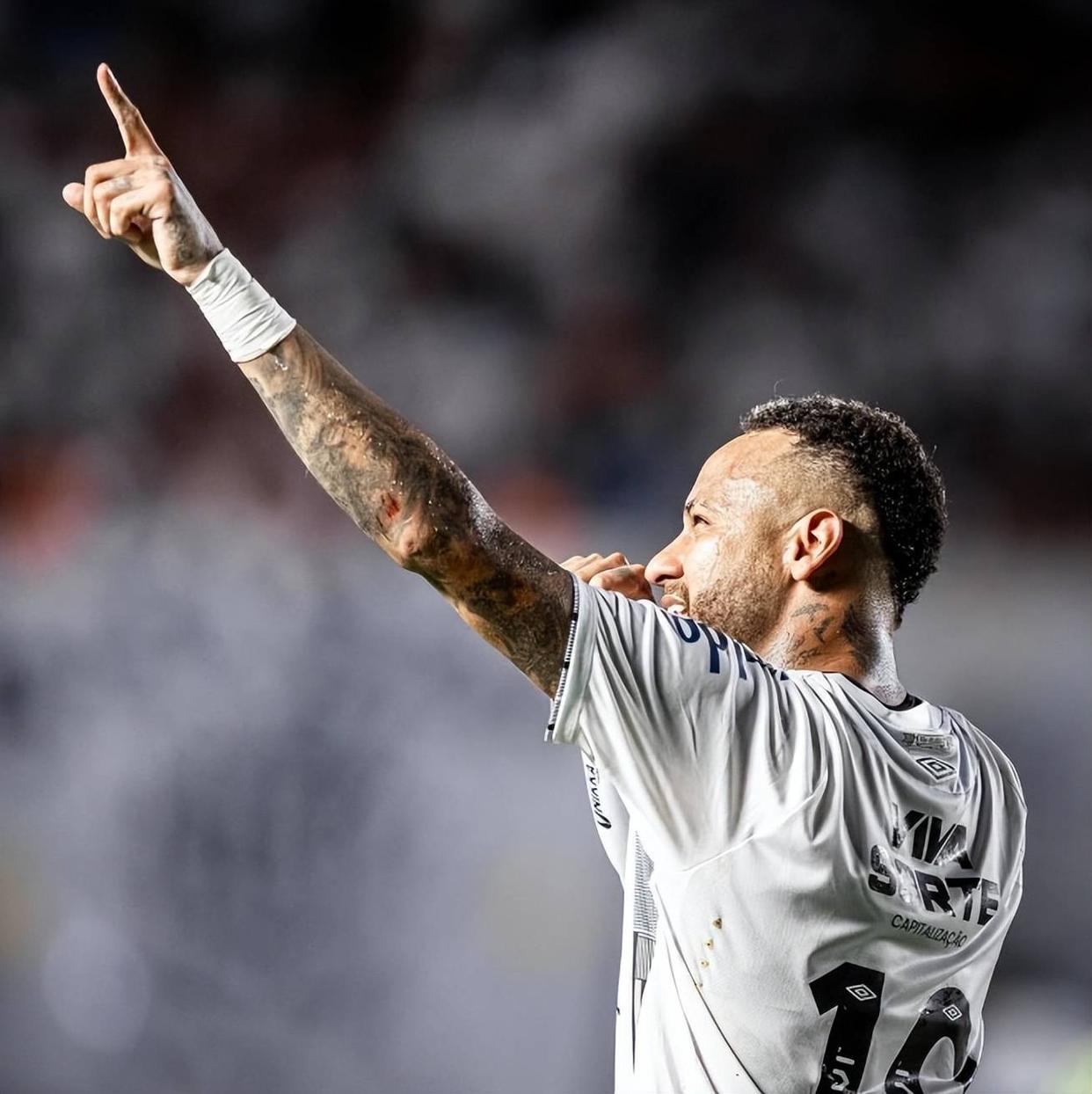 爱游戏体育-转会风向：内马尔重回巴萨或成大热议话题