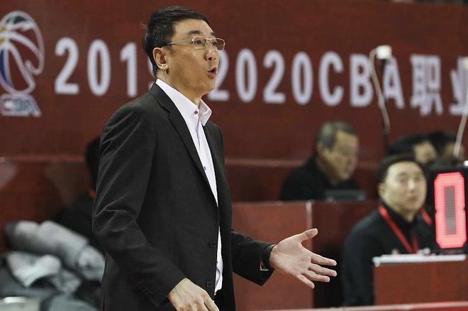 球队风采各异，角逐胜者难分伯仲的简单介绍