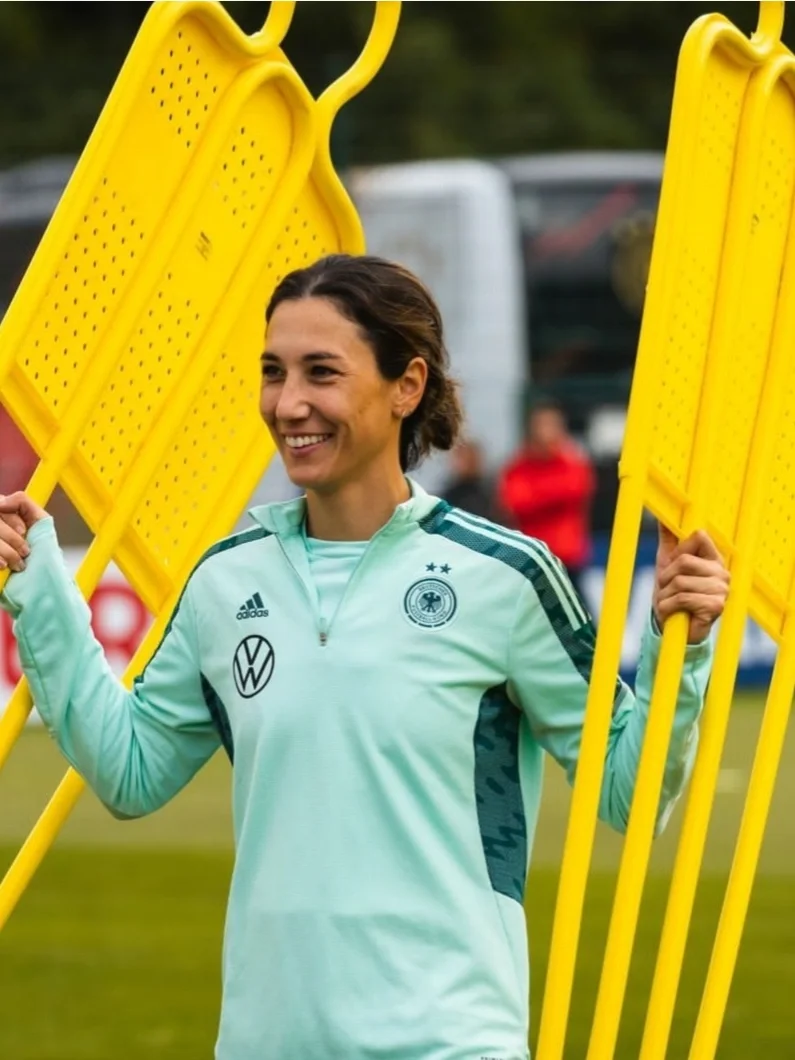 爱游戏官方入口-阿尔及利亚女足士气正旺，备战激烈训练的简单介绍