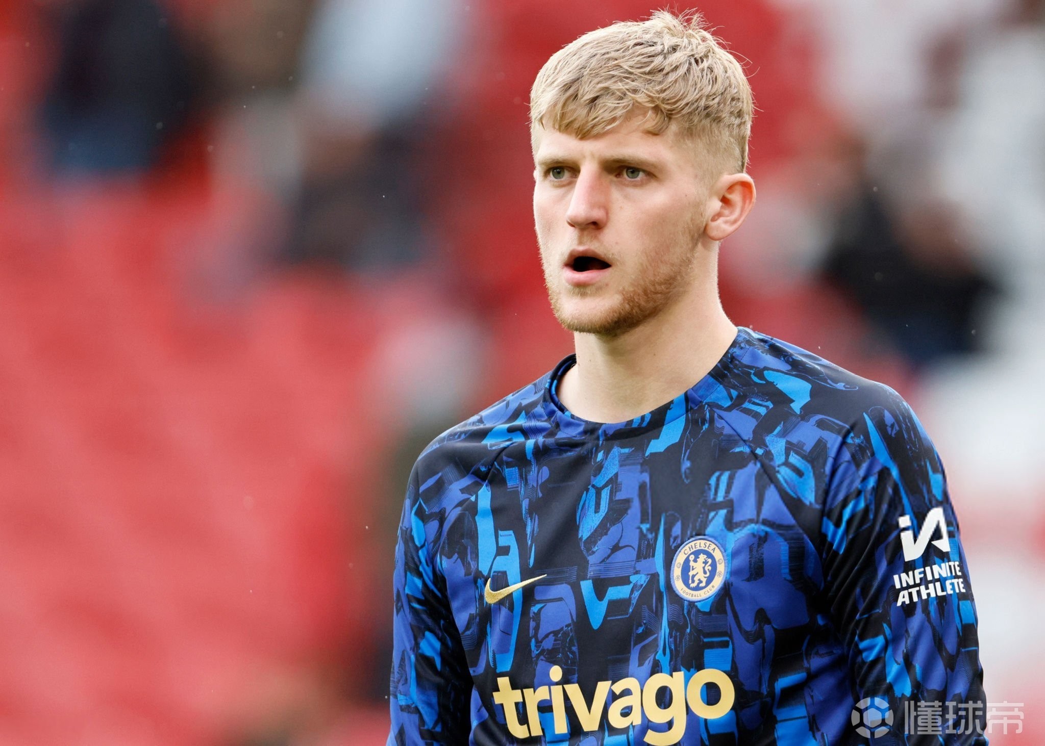 爱游戏娱乐-切尔西新帅正式上任，球队备战新赛季