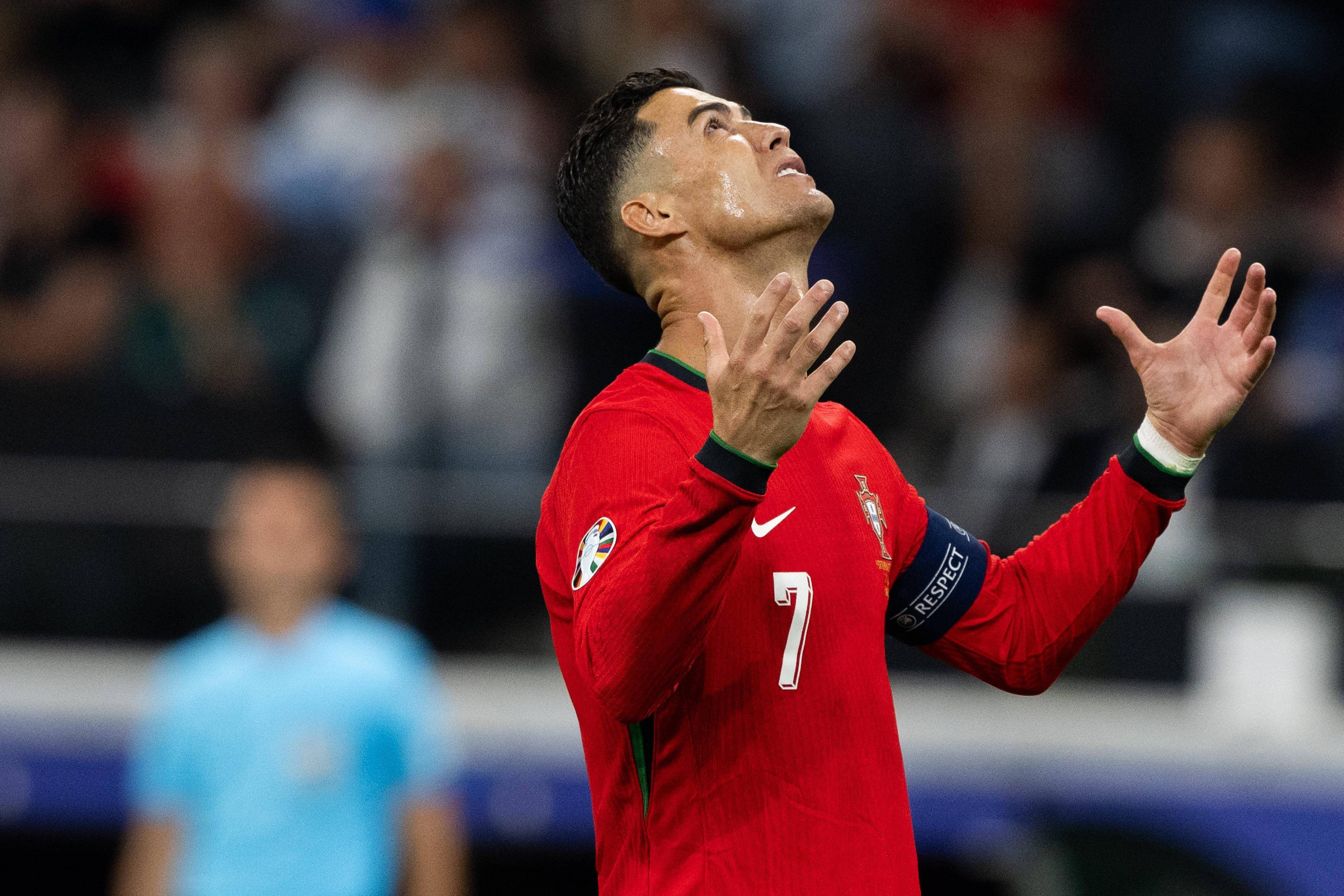 葡萄牙队击败卢森堡,提前晋级欧锦赛 葡萄牙队击败卢森堡,提前晋级欧锦赛