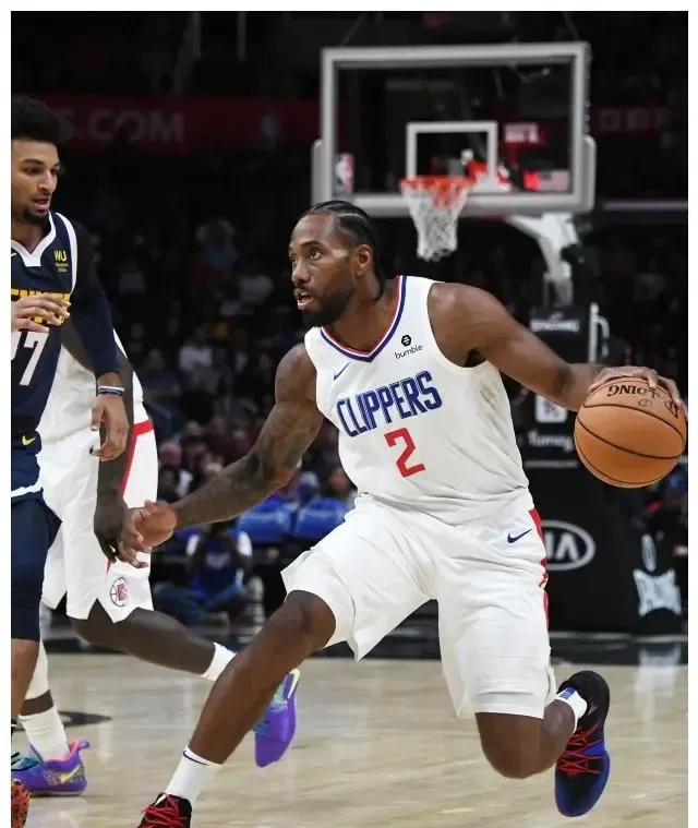 快船外线爆发,雷霆内线难以匹敌 快船外线爆发,雷霆内线难以匹敌