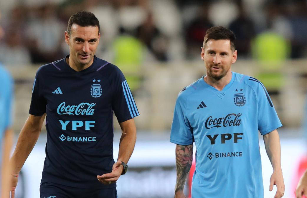 阿根廷队主教练突然宣布退休 阿根廷队主教练突然宣布退休