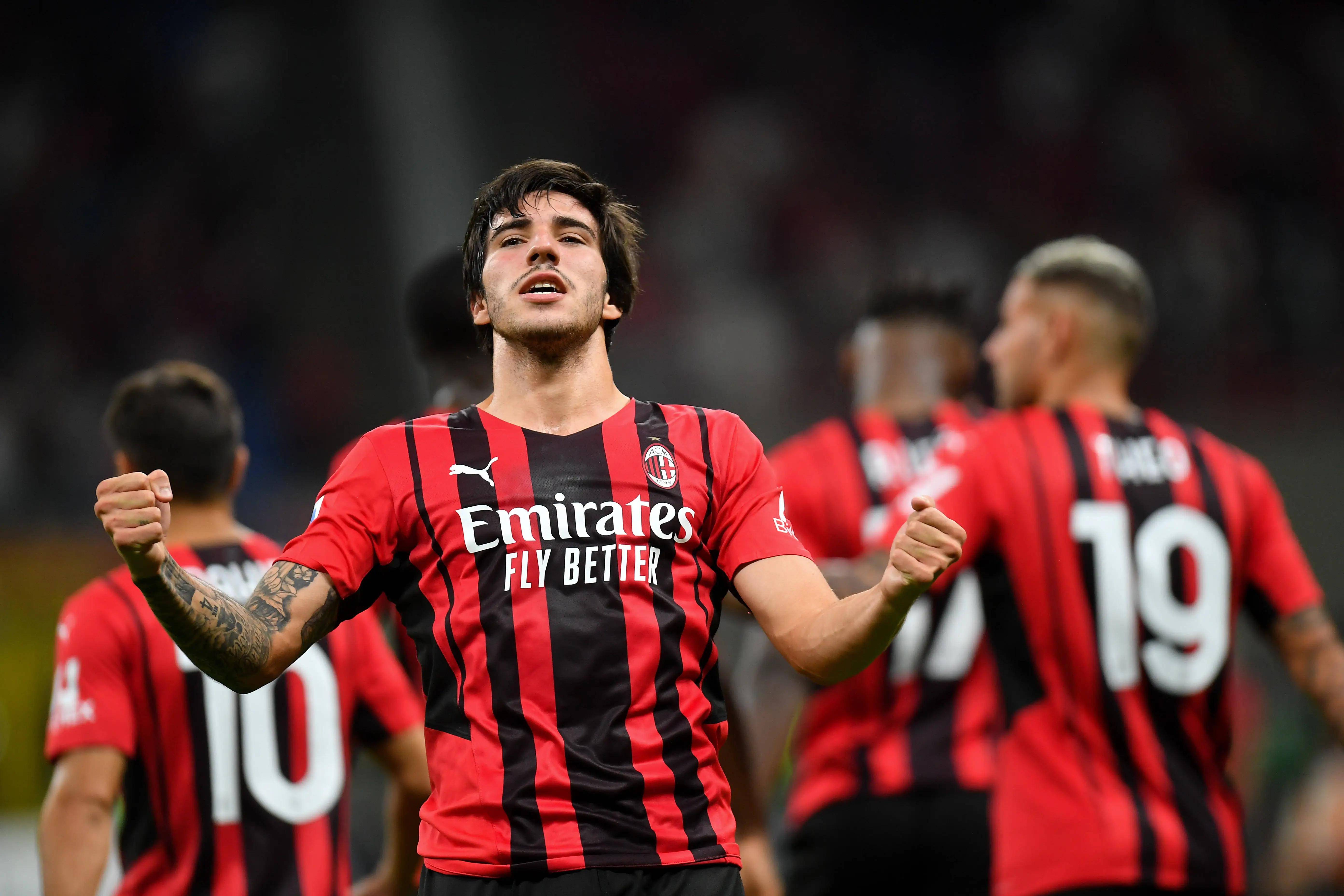 爱游戏入口-AC米兰客场大捷，联赛争夺愈加激烈