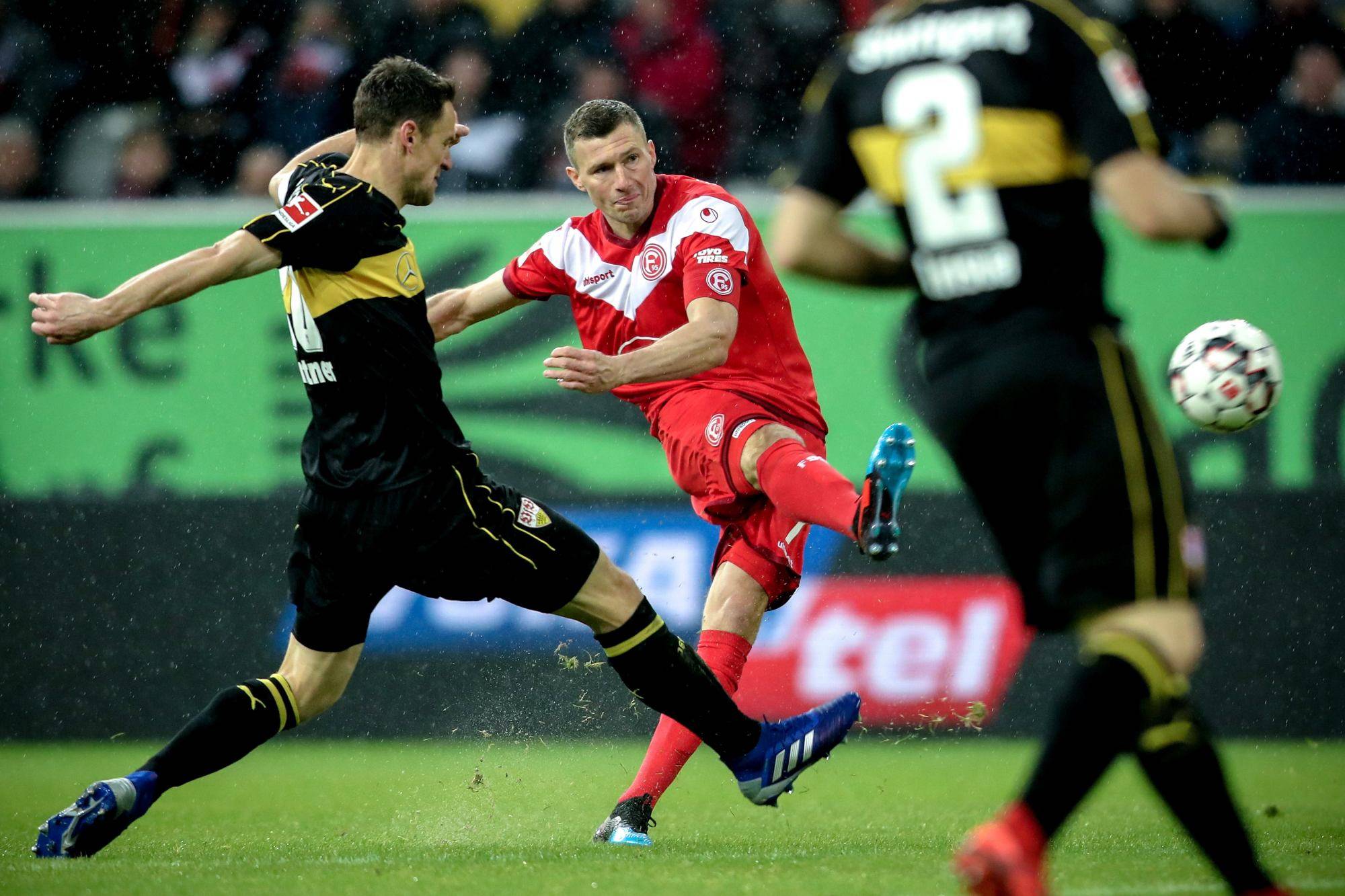 爱游戏官网-沙尔克坐镇主场，一场惊心动魄的比赛结束