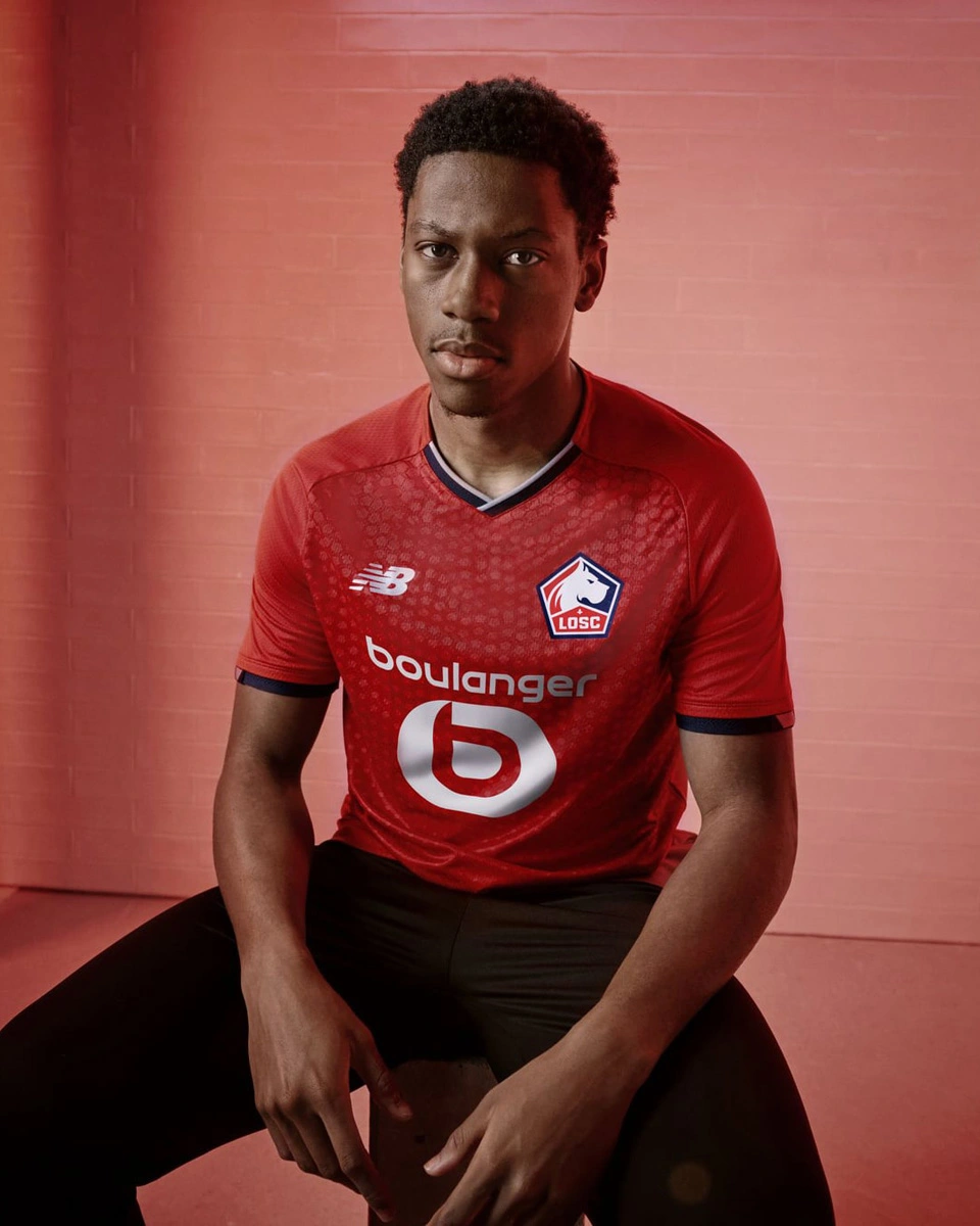 里尔俱乐部公布新一季球衣设计 里尔俱乐部公布新一季球衣设计