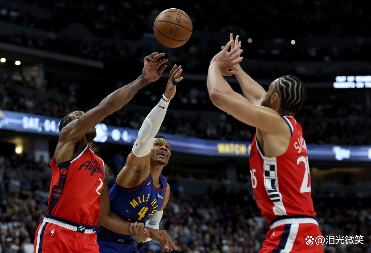 艰难比赛后,球员情绪波动大 艰难比赛后,球员情绪波动大