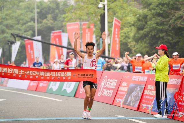 冲刺终点!英国选手登上田径领奖台 冲刺终点!英国选手登上田径领奖台