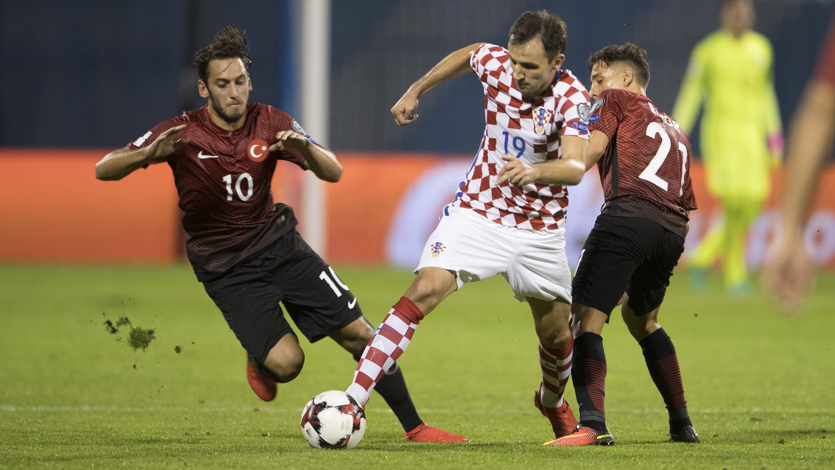 欧预赛燃眸战况,球员们默契配合团结一致 欧预赛燃眸战况,球员们默契配合团结一致