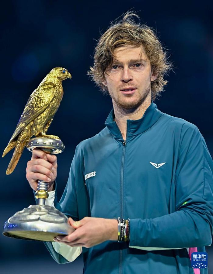 卡塔尔选手实力浑厚，斩获金牌