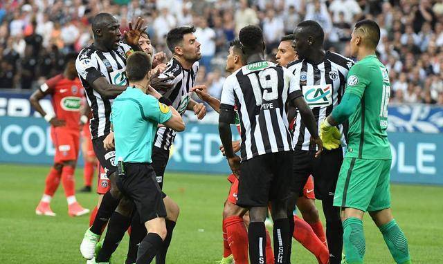 圣埃蒂安渴望客场一胜,挑战波尔多 圣埃蒂安渴望客场一胜,挑战波尔多