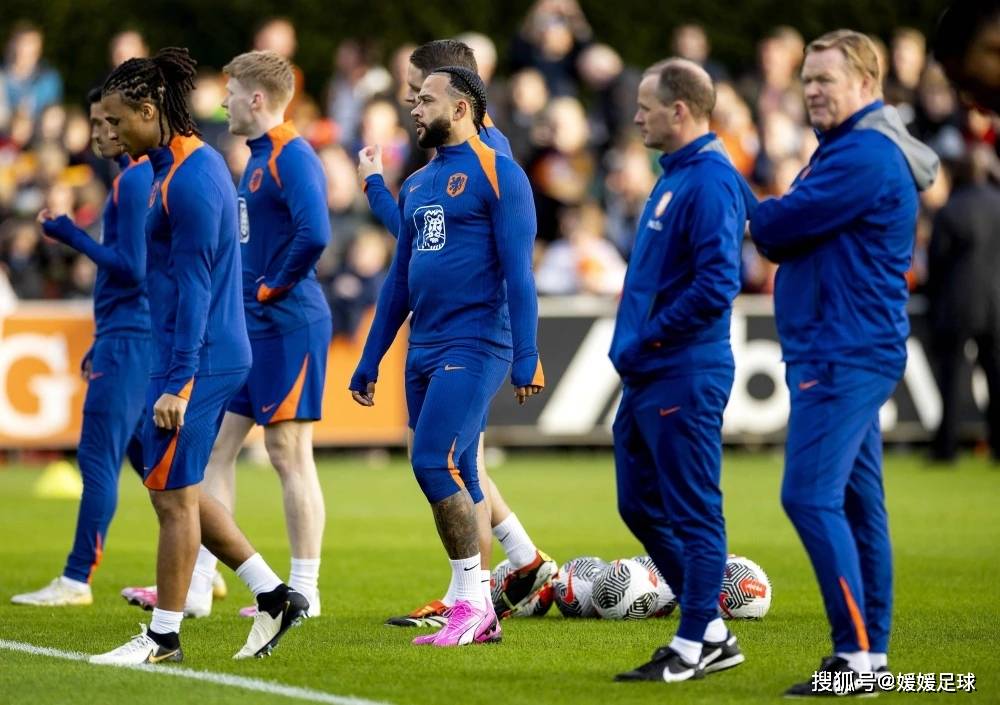 足球赛场惊现荷兰队逆袭时刻