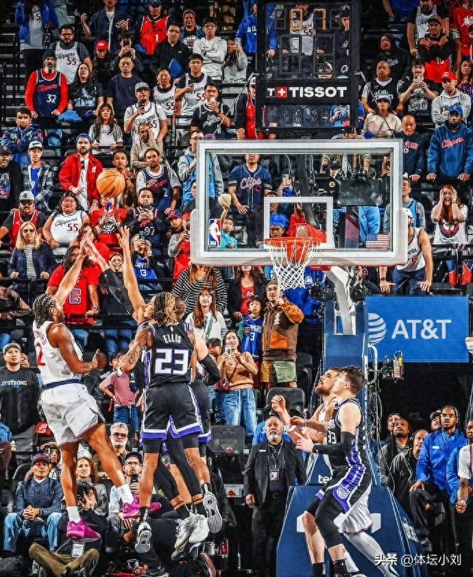 快船击败奇才,莱昂纳德分独霸全场,领袖霸气彰显 快船击败奇才,莱昂纳德分独霸全场,领袖霸气彰显