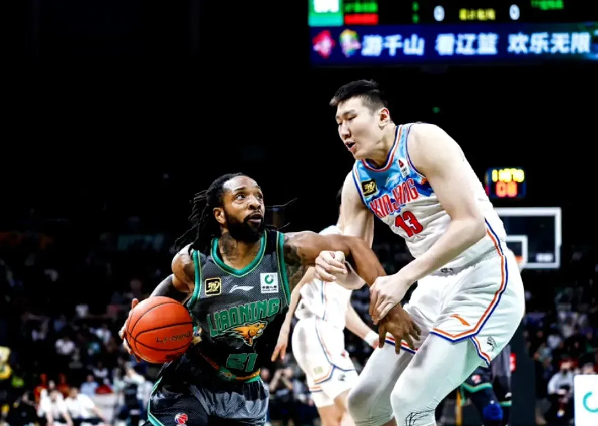 黑龙江男篮遭遇对手夹击,需调整阵容 黑龙江男篮遭遇对手夹击,需调整阵容