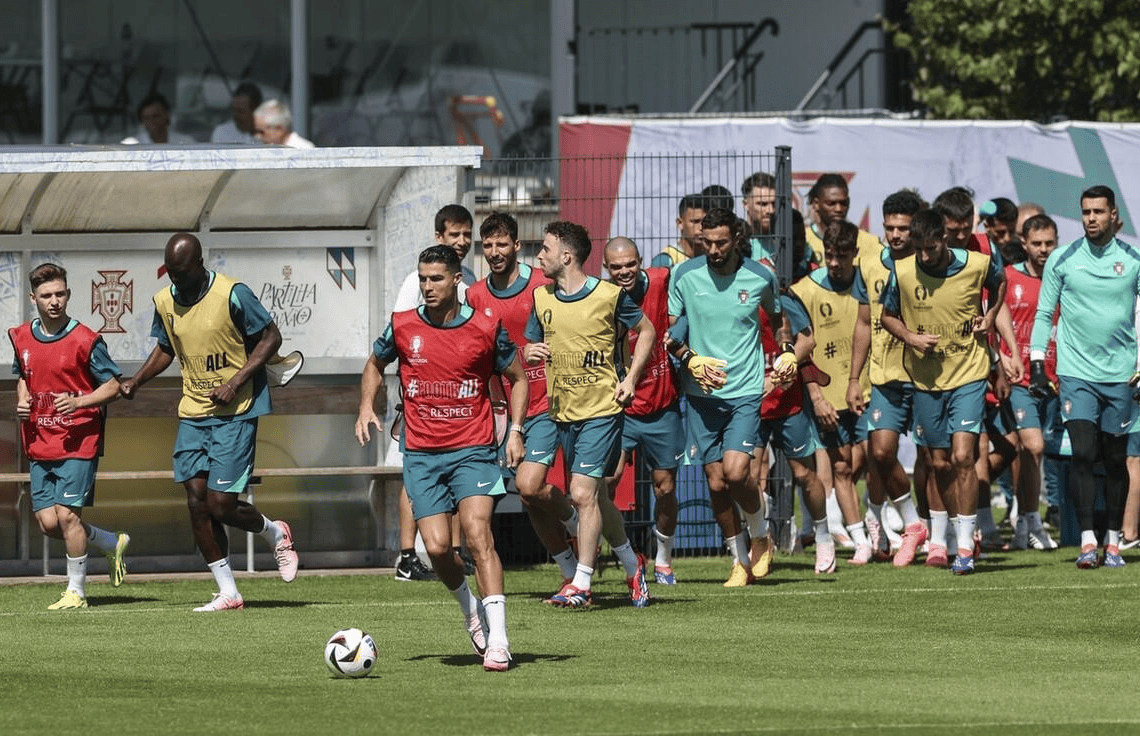 各支球队在实力和战术上的调整愈发精准,实力逐渐提升 各支球队在实力和战术上的调整愈发精准,实力逐渐提升