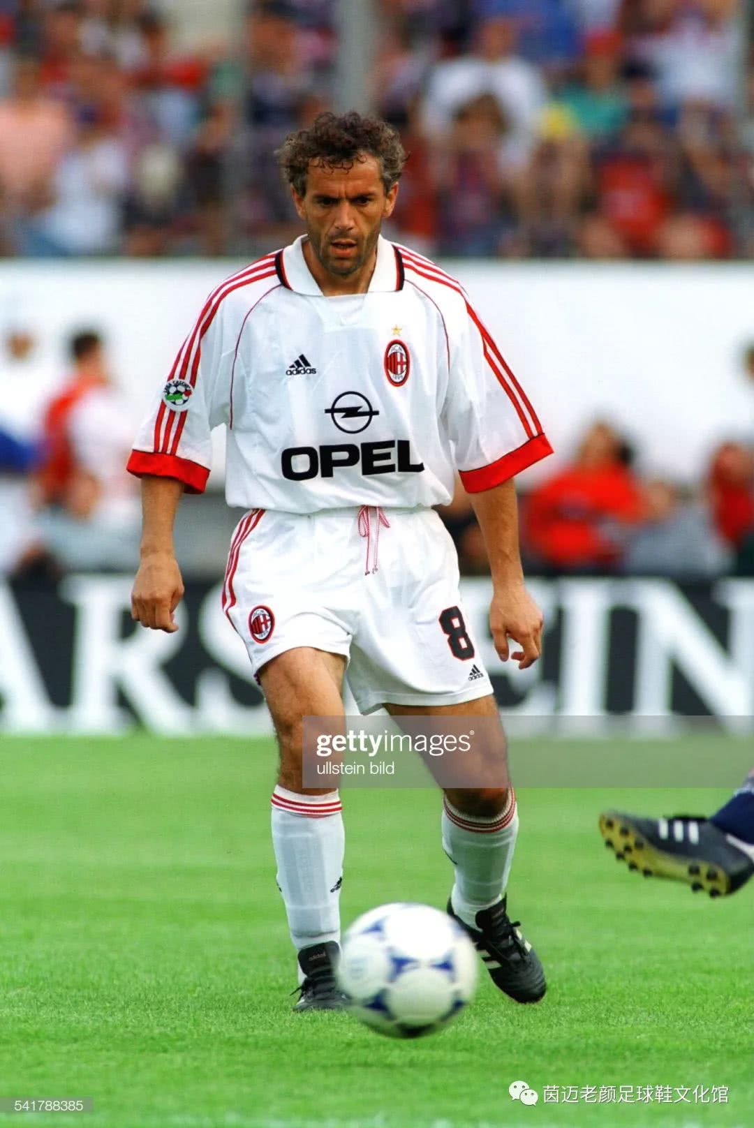 利沃诺被AC米兰逆转,连胜终结 利沃诺被AC米兰逆转,连胜终结