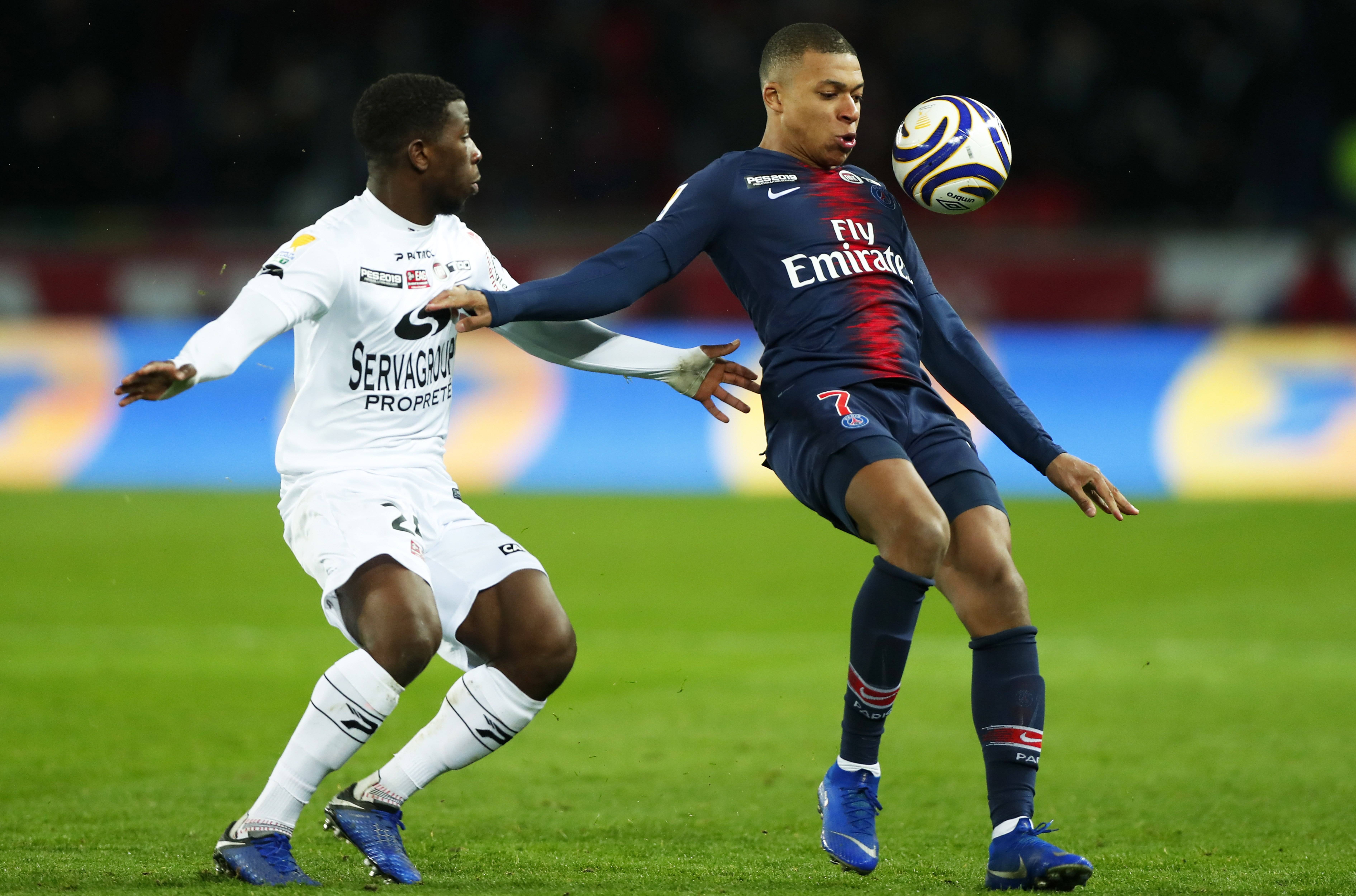 爱游戏大厅-法国队在友谊赛中完胜对手，实力超群