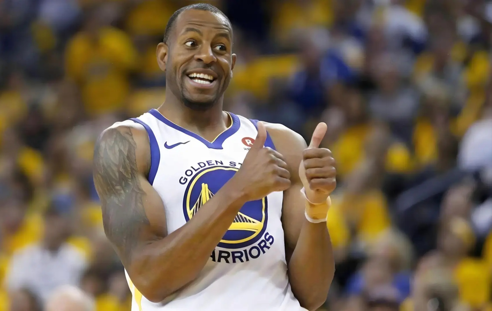 勇士队主帅力挺球员,传授团队合作精神 勇士队主帅力挺球员,传授团队合作精神