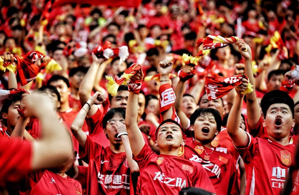 足球盛事席卷各地,球迷欢呼不已 足球盛事席卷各地,球迷欢呼不已