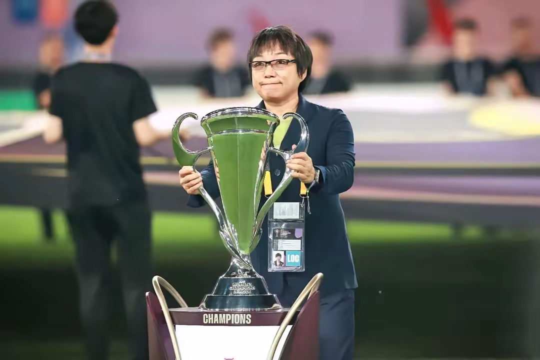 爱游戏入口-国际女足赛决赛现场，激烈角逐引人瞩目