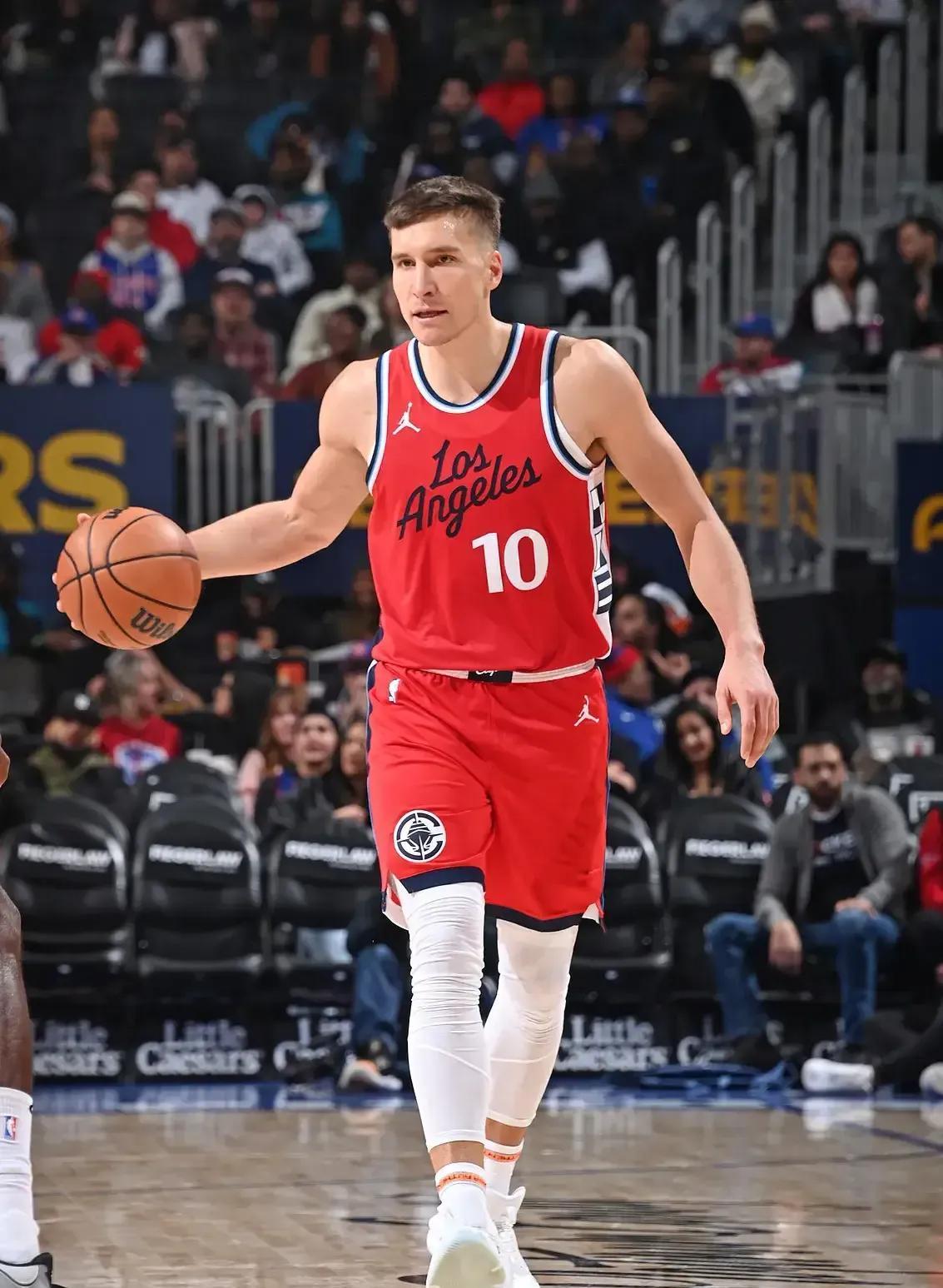 快船队主场大胜，赢得球迷认可的简单介绍