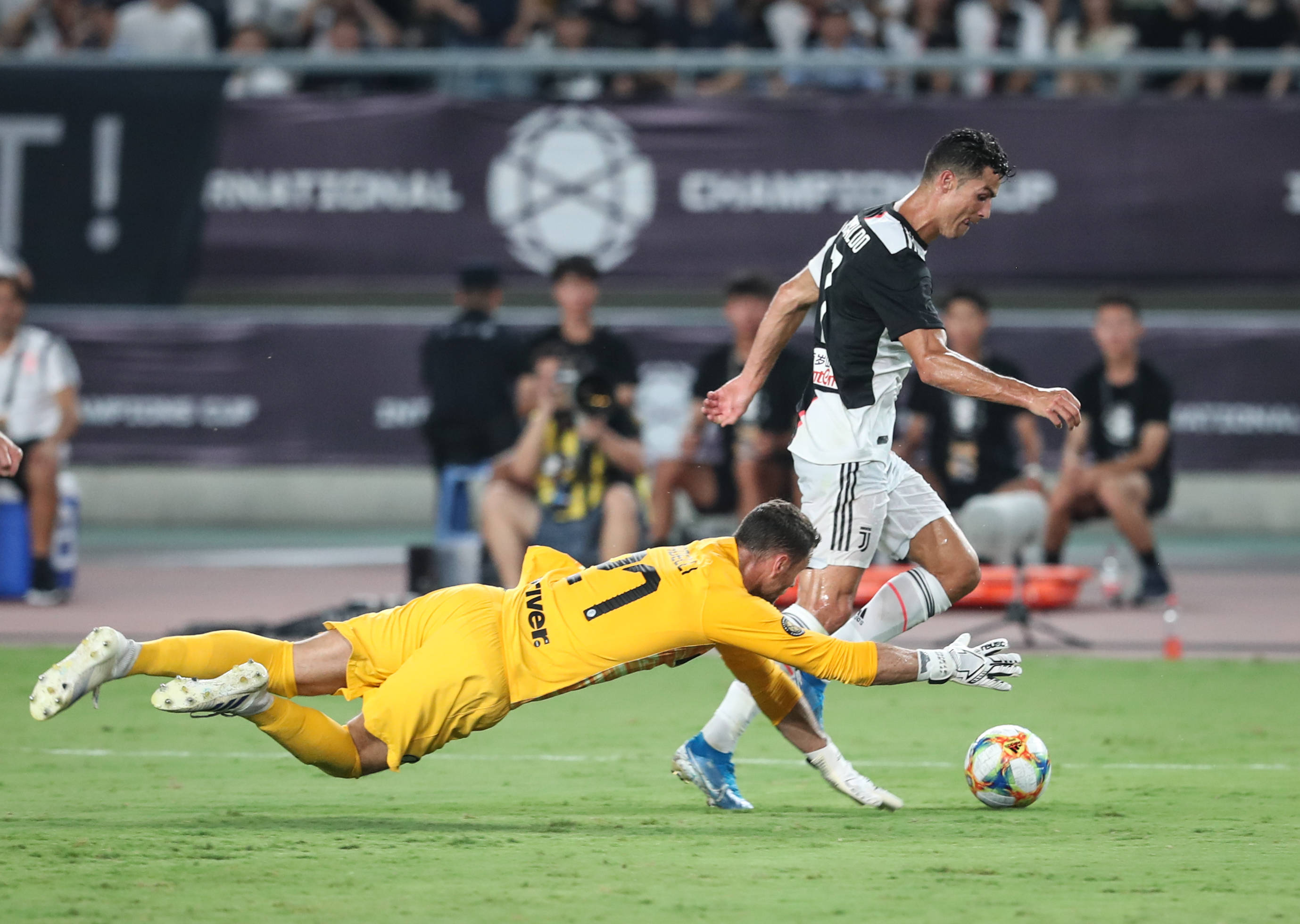 赫罗纳获得宝贵三分,保住联赛地位 赫罗纳获得宝贵三分,保住联赛地位