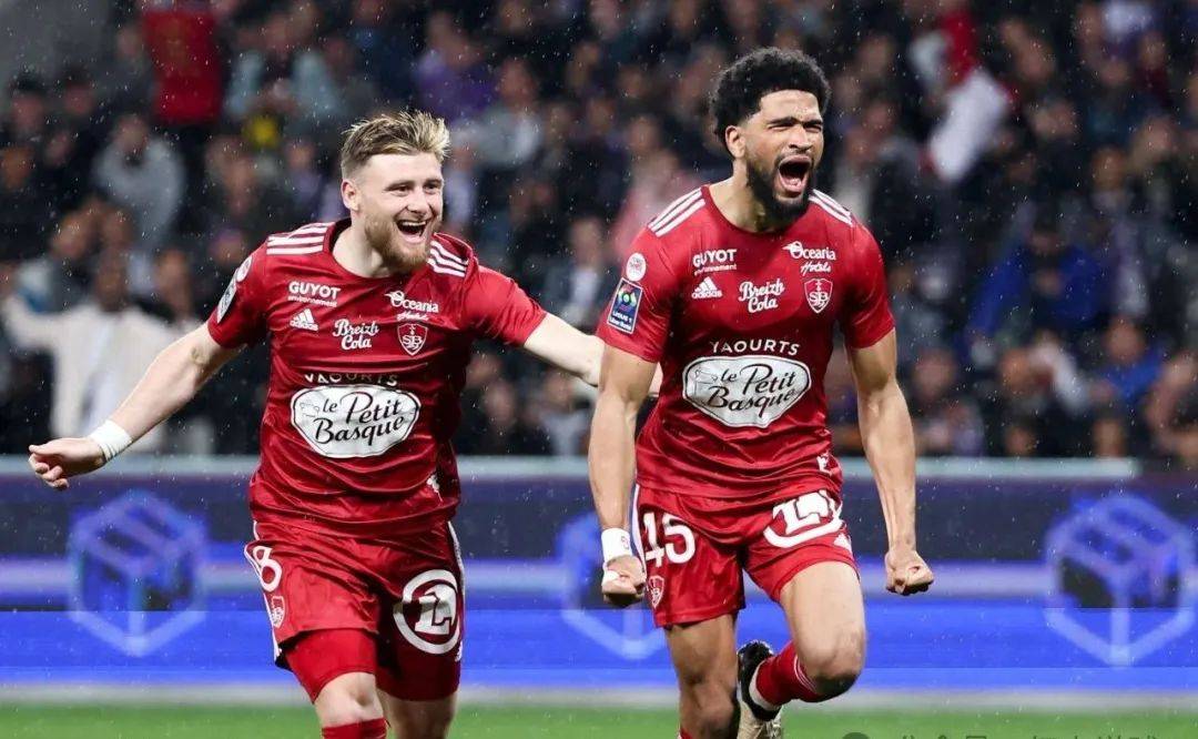 门兴格拉德巴赫队成功击败里尔,法甲赛场成为焦点的简单介绍 门兴格拉德巴赫队成功击败里尔,法甲赛场成为焦点的简单介绍