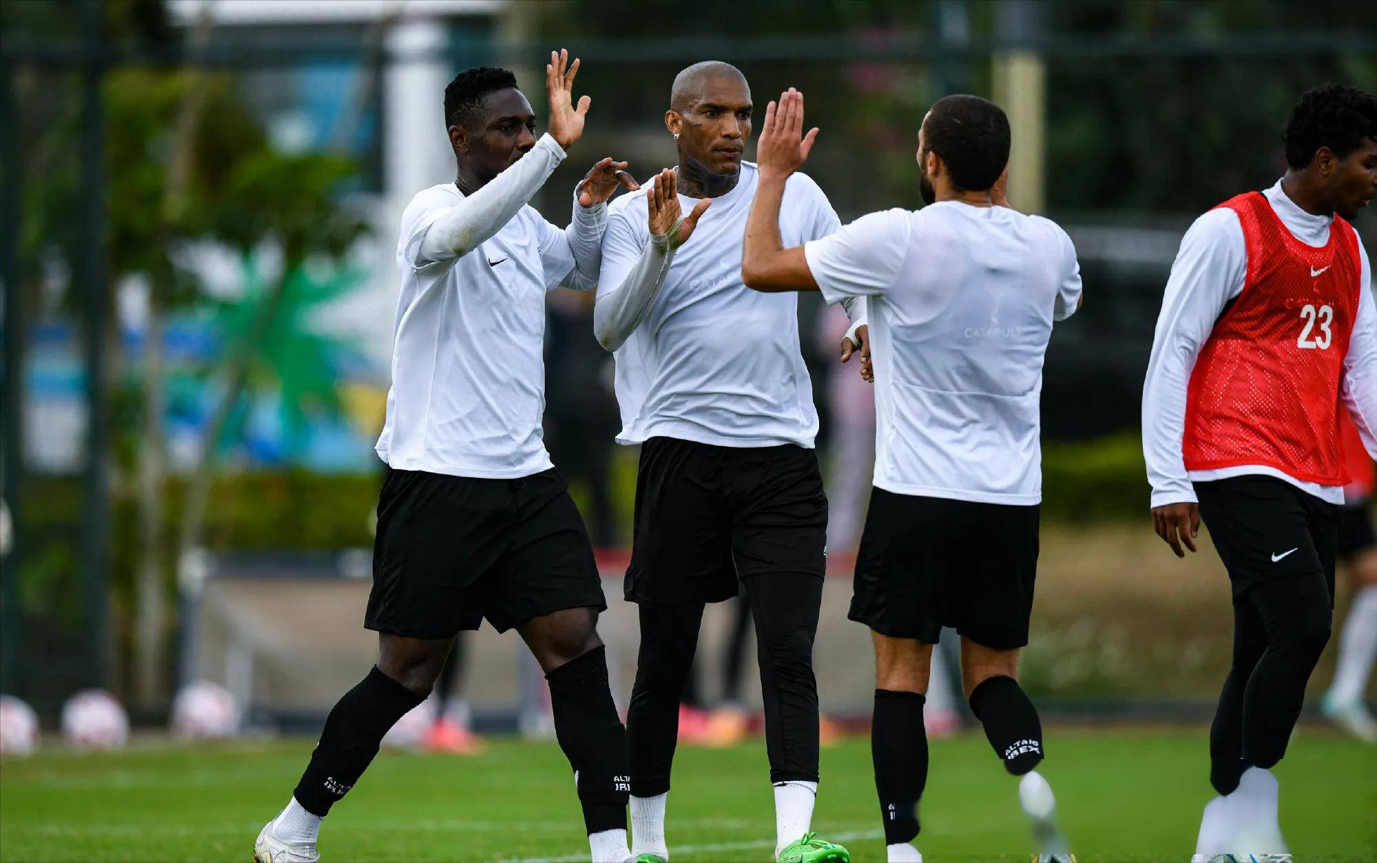 新赛季备战！球队海外冬训精彩集锦，士气高涨